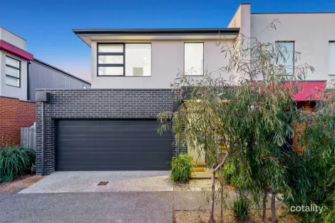 Property photo of 12 Hakea Place Keysborough VIC 3173