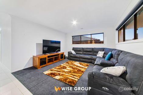 Property photo of 19 Cascade Way Pakenham VIC 3810