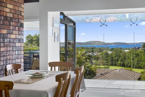 Property photo of 4 Lindsay Avenue Kiama Downs NSW 2533