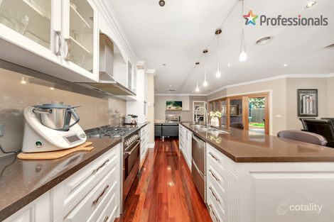 Property photo of 10 Cumberland Grove Taylors Hill VIC 3037