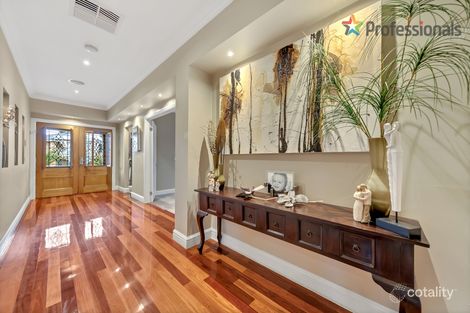 Property photo of 10 Cumberland Grove Taylors Hill VIC 3037