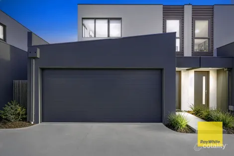 2/6 SOMMERVILLE AVE, MERNDA, VIC 3754