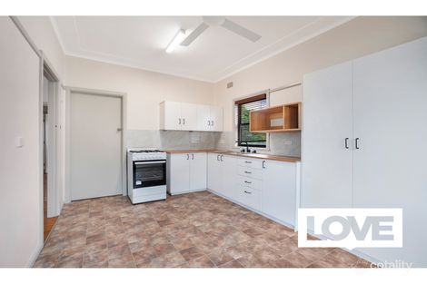 Property photo of 35 Waller Street Shortland NSW 2307