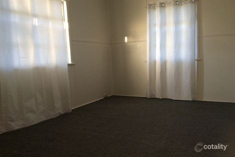 9 Cambridge St, Silkstone, QLD 4304