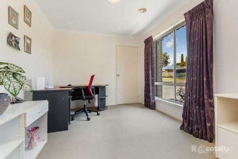 9 Bellbird Dr, California Gully, VIC 3556