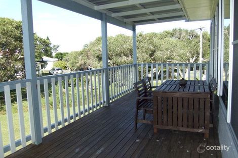 Property photo of 2 Honeysuckle Street Brooms Head NSW 2463
