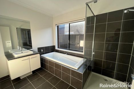 Property photo of 12 Trident Crescent Fraser Rise VIC 3336