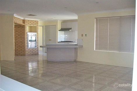 Property photo of 4 Colebatch Hill Kardinya WA 6163