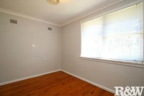 Property photo of 2 Waitaki Street Lethbridge Park NSW 2770