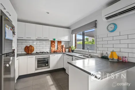 Property photo of 36 Yellowgum Drive Epsom VIC 3551