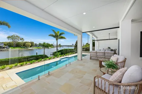 Property photo of 7 Sir Bruce Small Boulevard Benowa QLD 4217