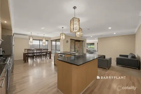 Property photo of 35 Greendale Boulevard Pakenham VIC 3810