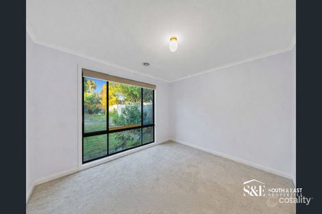 Property photo of 16 Jaye Place Cranbourne West VIC 3977