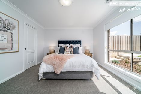 Property photo of 6 Tycho Place Lloyd NSW 2650
