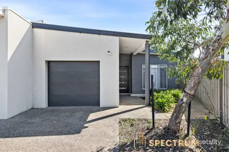24 Nunkeri Ct, Clyde North, VIC 3978