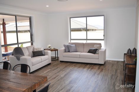 Property photo of 58 Hindmarsh Esplanade Dubbo NSW 2830