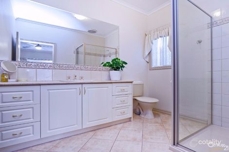 Property photo of 8 Overland Rise Pakenham VIC 3810