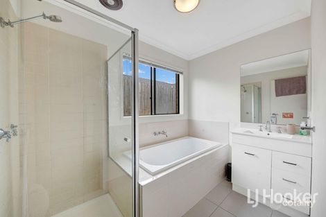 Property photo of 15 Hart Crescent Brookfield VIC 3338