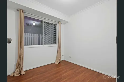 Property photo of 2 Lyndora Close Riverhills QLD 4074