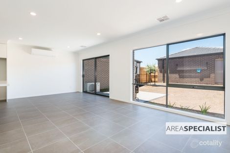 Property photo of 16 Marwood Walk Keysborough VIC 3173