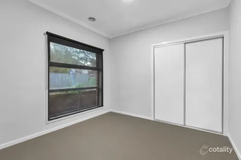 Property photo of 1/10 Caversham Drive Pakenham VIC 3810