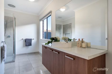 Property photo of 21 Loudon Circuit Craigieburn VIC 3064