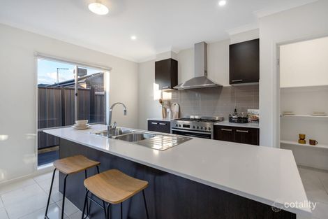 Property photo of 21 Loudon Circuit Craigieburn VIC 3064