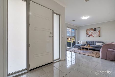 Property photo of 21 Loudon Circuit Craigieburn VIC 3064