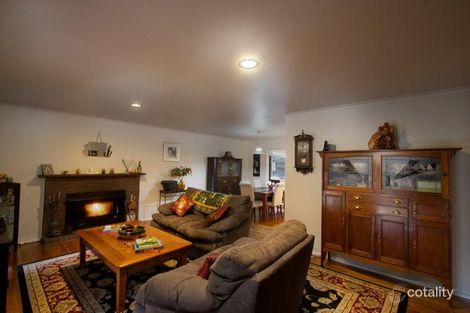 Property photo of 6 Peter Godden Drive Woodend VIC 3442