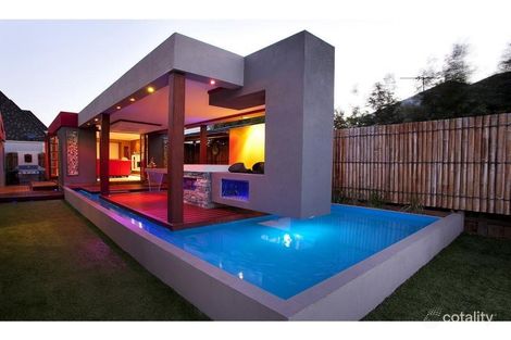 2 The Close, Caroline Springs, VIC 3023