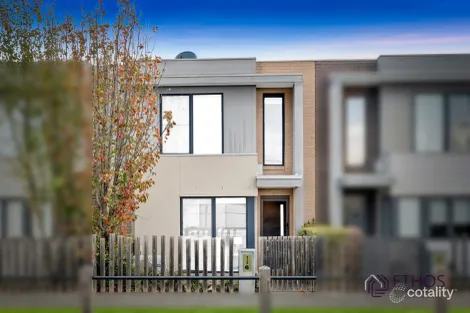 8 Sullivan Walk, Point Cook, VIC 3030