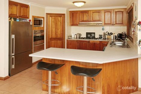 Property photo of 9 Aikshaw Close Hillside VIC 3037