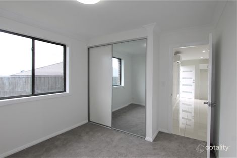 Property photo of 8 Outlook Boulevard Fletcher NSW 2287
