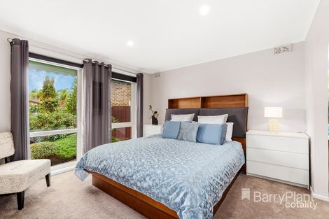 Property photo of 7 Yvonne Close Mill Park VIC 3082