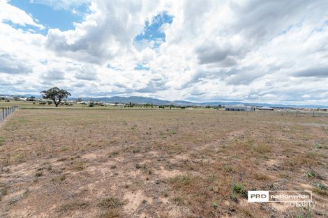 Property photo of 16 Rodeo Drive Hillvue NSW 2340