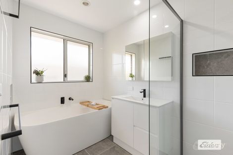 Property photo of 11 Teal Court West Wodonga VIC 3690