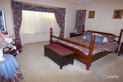 Property photo of 5 Eucalyptus Place Walloon QLD 4306