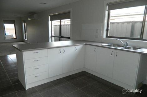 Property photo of 9 Botham Crescent Pakenham VIC 3810