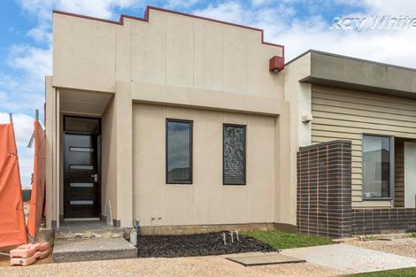 13 Mackenzie Cct, Mawson Lakes, SA 5095