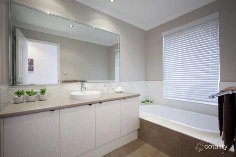 Property photo of 25 Beaufort Loop Millbridge WA 6232