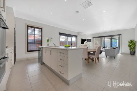 Property photo of 25 Saltbush Crescent Brookfield VIC 3338