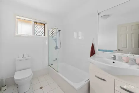 Property photo of 1/15 Magellan Road Springwood QLD 4127