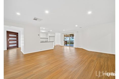 Property photo of 2 Alder Close Jerrabomberra NSW 2619