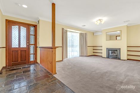 Property photo of 8 Ipswich Place Craigieburn VIC 3064