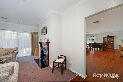 Property photo of 13 Landy Circuit Pakenham VIC 3810