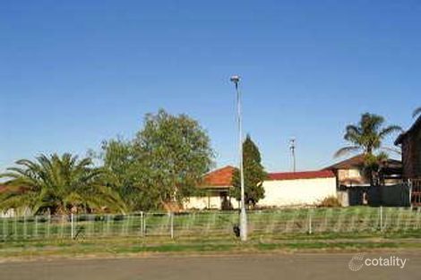 8 Yarra Pl, St Johns Park, NSW 2176