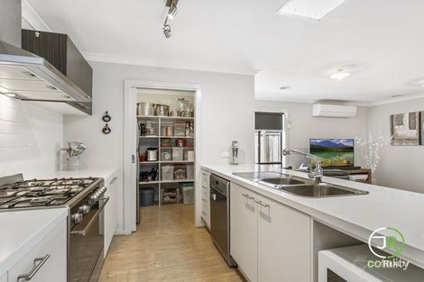 Property photo of 26 Verve Circuit Cranbourne West VIC 3977