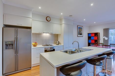 Property photo of 25 Eloura Circuit Taylors Hill VIC 3037