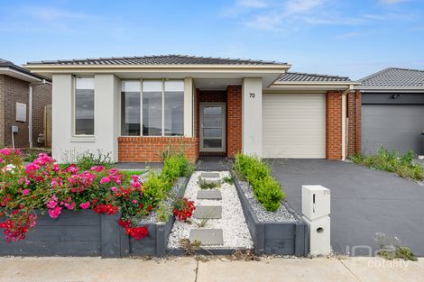 Property photo of 70 Toolern Waters Drive Weir Views VIC 3338