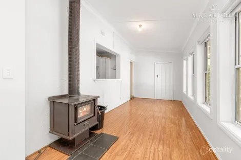 Property photo of 4 Sullivan Avenue Wagga Wagga NSW 2650